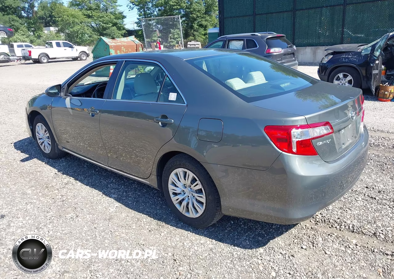 2014 Toyota Camry Le VIN:4T4BF1FK1ER353399 - 3