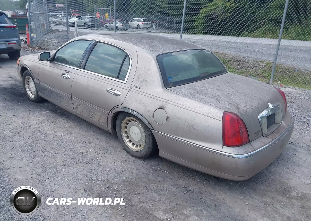 2001 Lincoln Town Car Executive VIN:1LNHM81W11Y733634 - 3