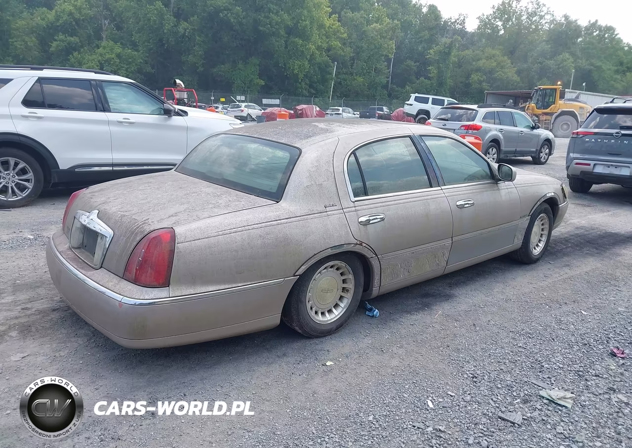 2001 Lincoln Town Car Executive VIN:1LNHM81W11Y733634 - 4