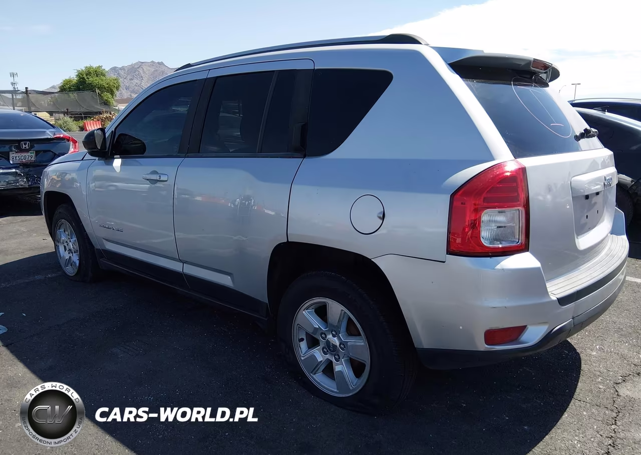 2013 Jeep Compass Latitude VIN:1C4NJCEA9DD258277 - 3