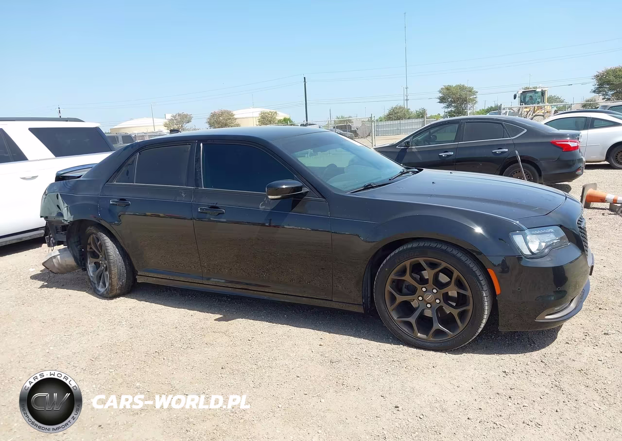 2018 Chrysler 300 300S VIN:2C3CCABG5JH190884 - 14