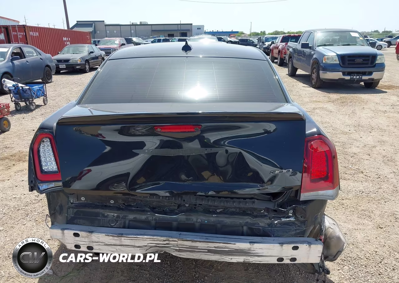 2018 Chrysler 300 300S VIN:2C3CCABG5JH190884 - 17