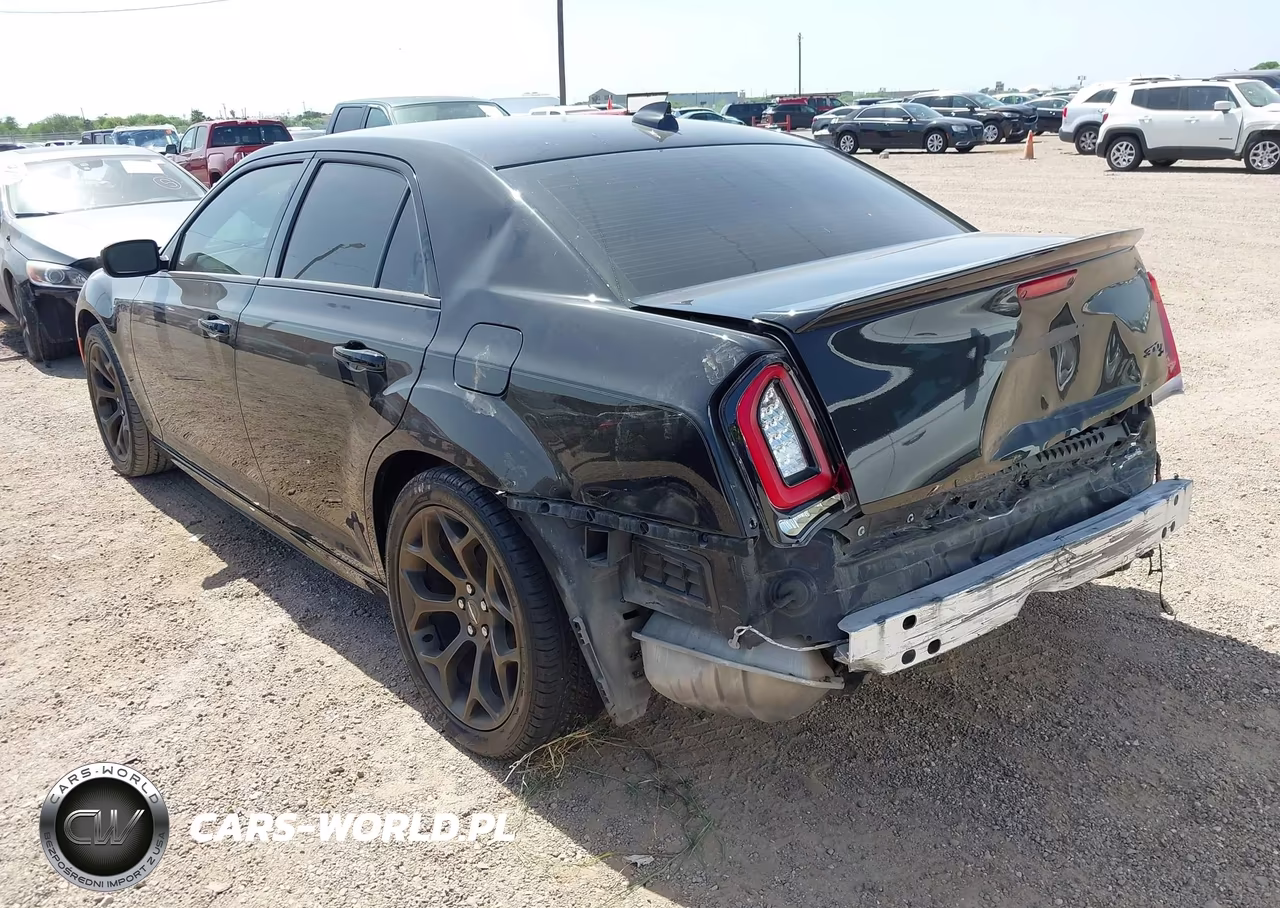 2018 Chrysler 300 300S VIN:2C3CCABG5JH190884 - 3