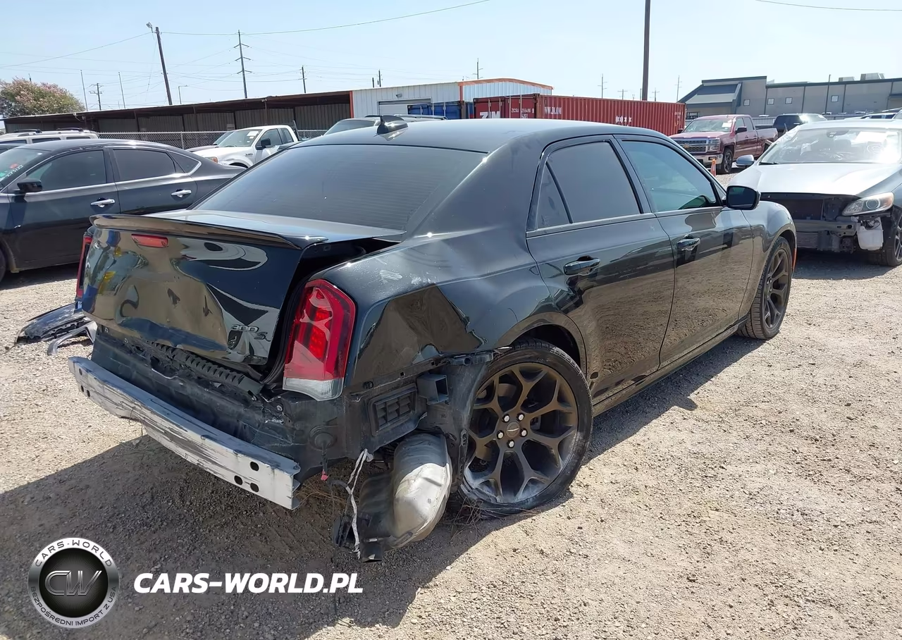 2018 Chrysler 300 300S VIN:2C3CCABG5JH190884 - 4