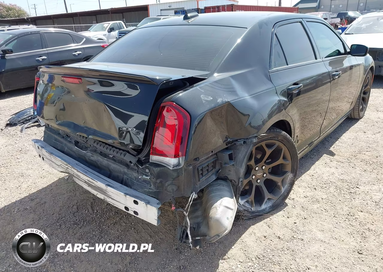 2018 Chrysler 300 300S VIN:2C3CCABG5JH190884 - 6