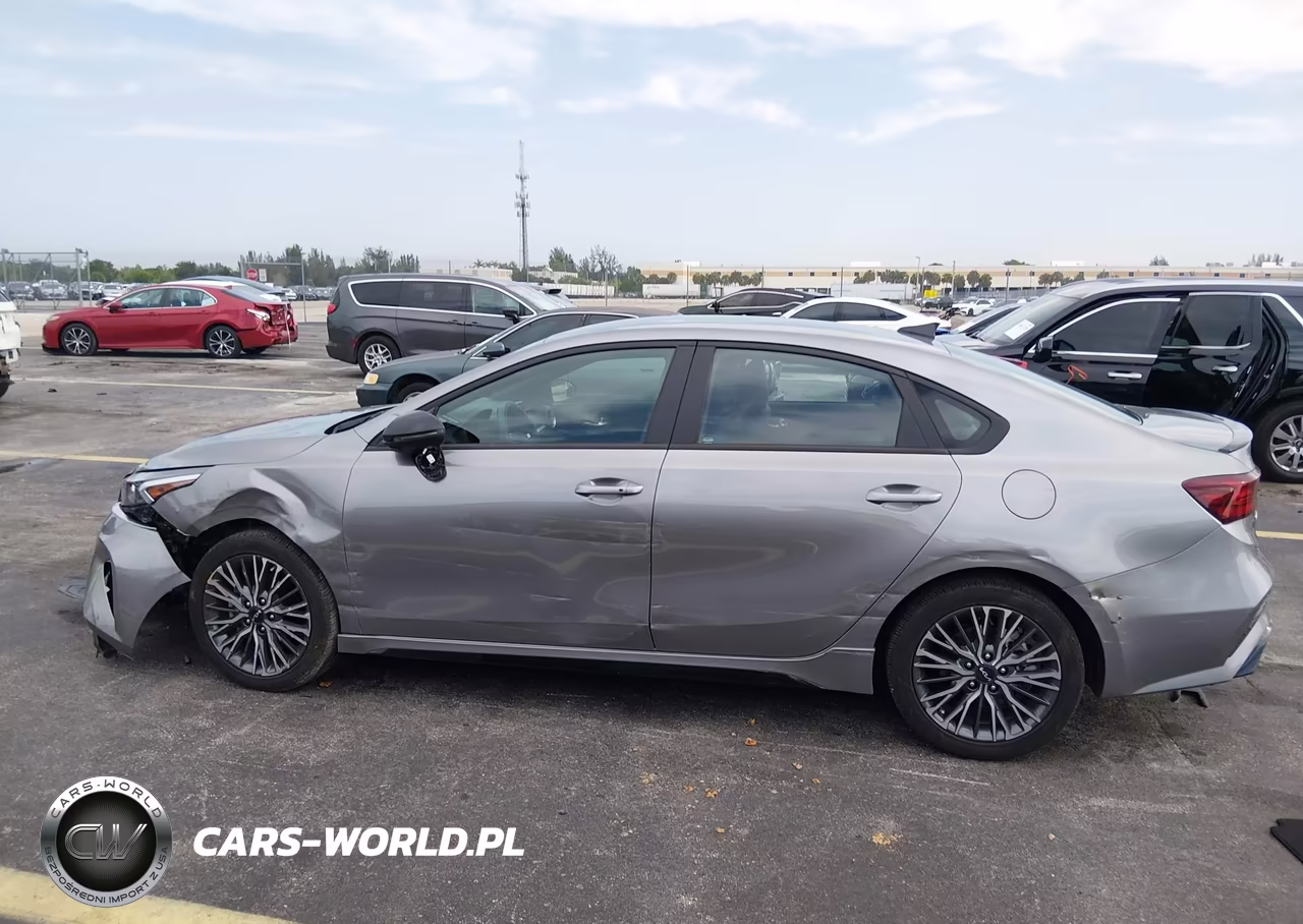 2024 Kia Forte Gt-Line VIN:3KPF54AD8RE801686 - 13