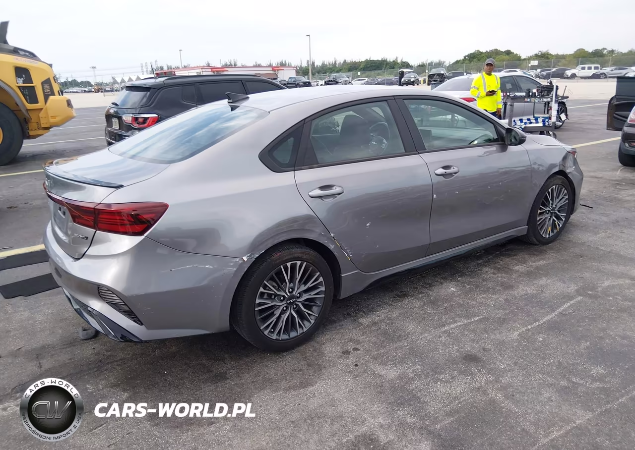 2024 Kia Forte Gt-Line VIN:3KPF54AD8RE801686 - 4