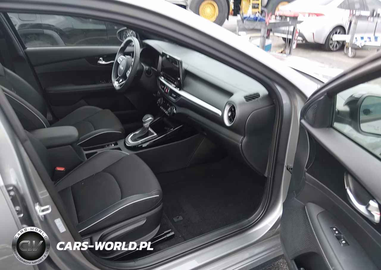 2024 Kia Forte Gt-Line VIN:3KPF54AD8RE801686 - 5