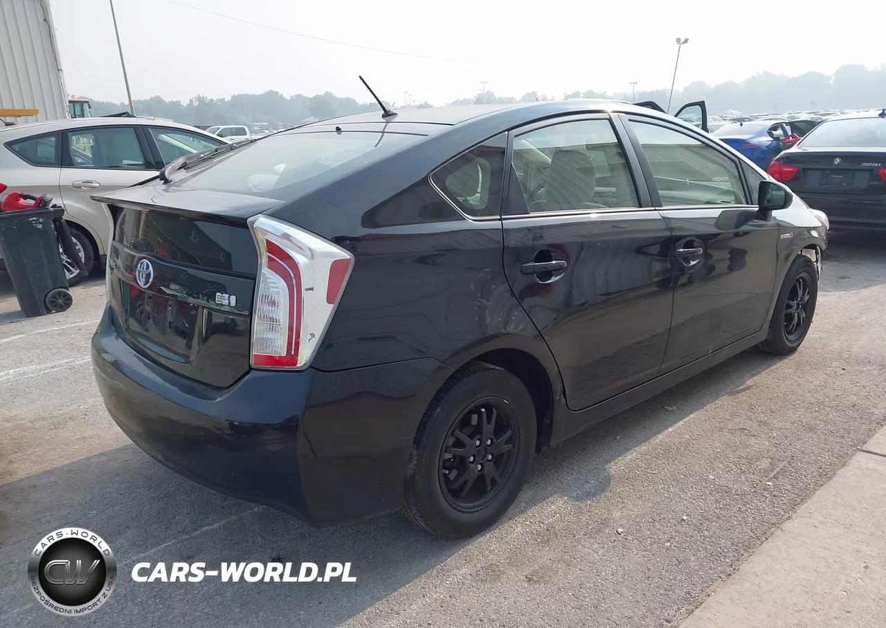 2014 Toyota Prius Two VIN:JTDKN3DU2E1772784 - 4