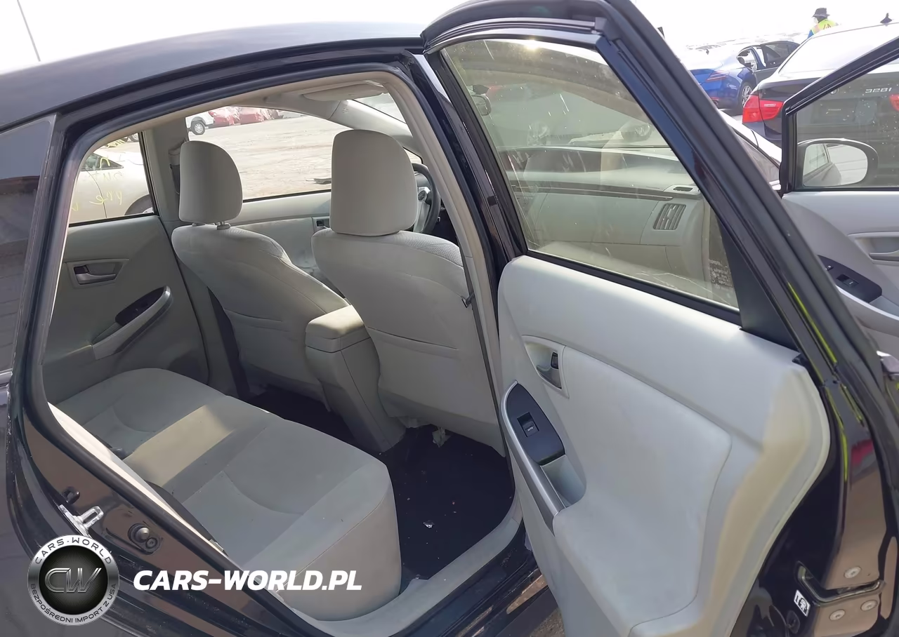 2014 Toyota Prius Two VIN:JTDKN3DU2E1772784 - 8