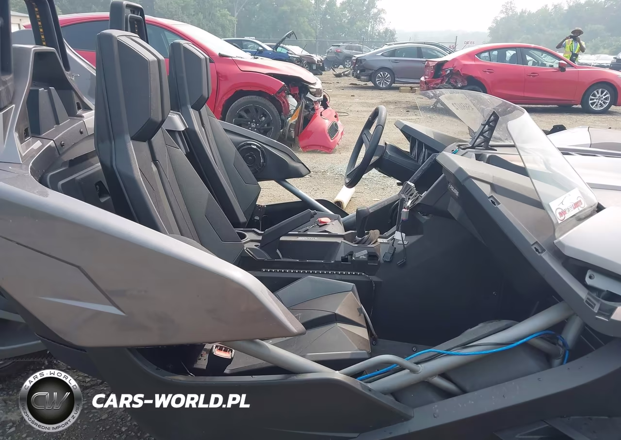 2015 Polaris Slingshot VIN:57XAASFA1F5104481 - 5