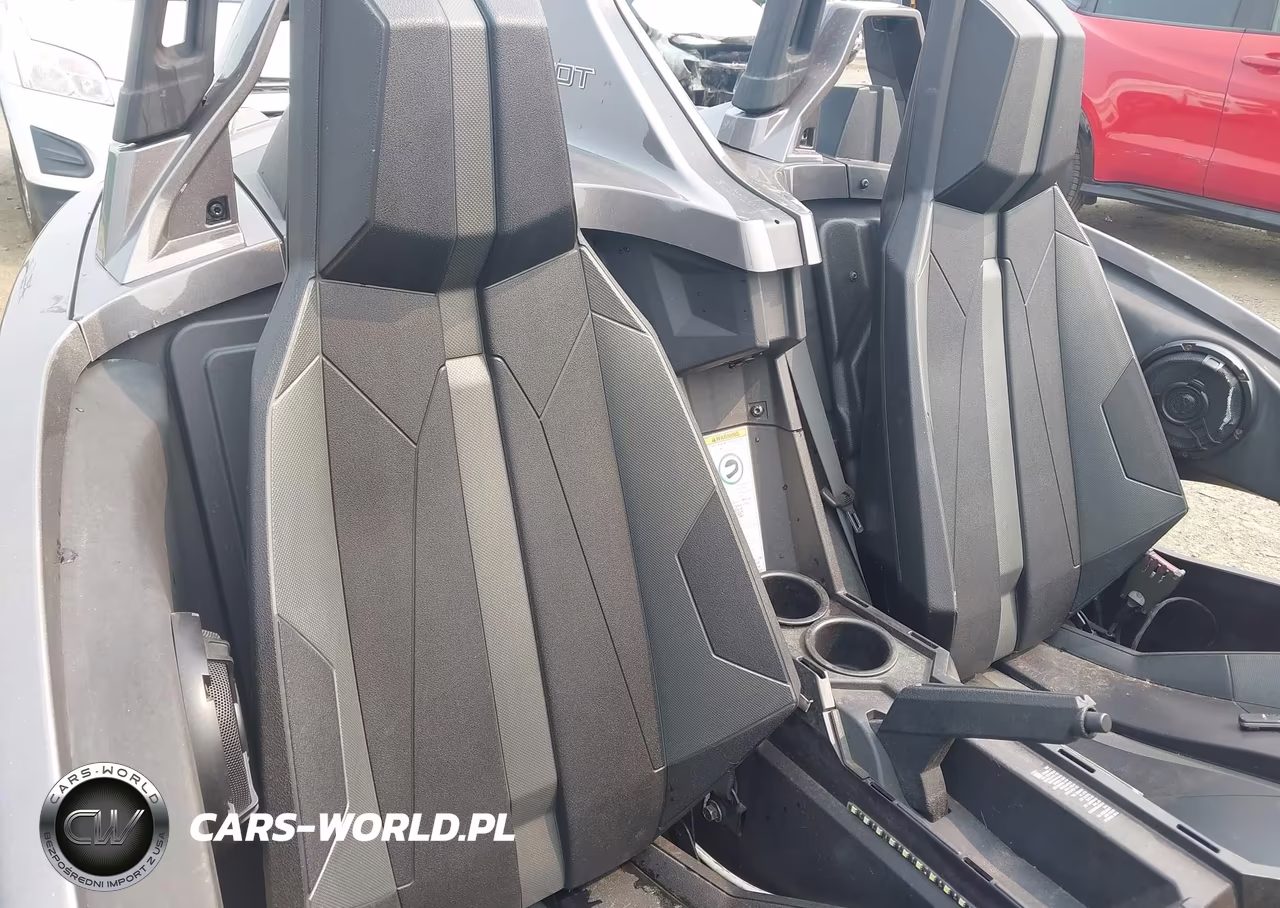 2015 Polaris Slingshot VIN:57XAASFA1F5104481 - 8