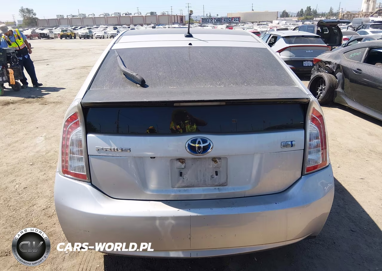 2014 Toyota Prius Three VIN:JTDKN3DU0E0382465 - 16