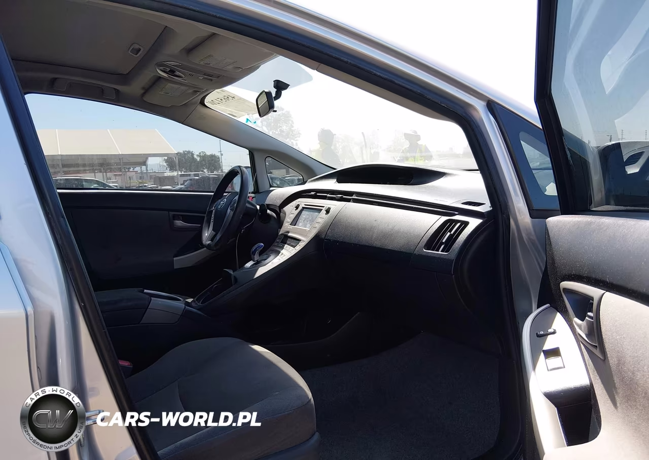 2014 Toyota Prius Three VIN:JTDKN3DU0E0382465 - 5