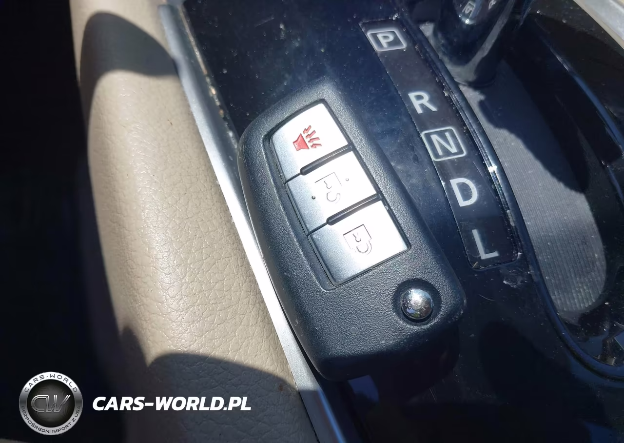 2015 Nissan Rogue S VIN:KNMAT2MV3FP562827 - 11