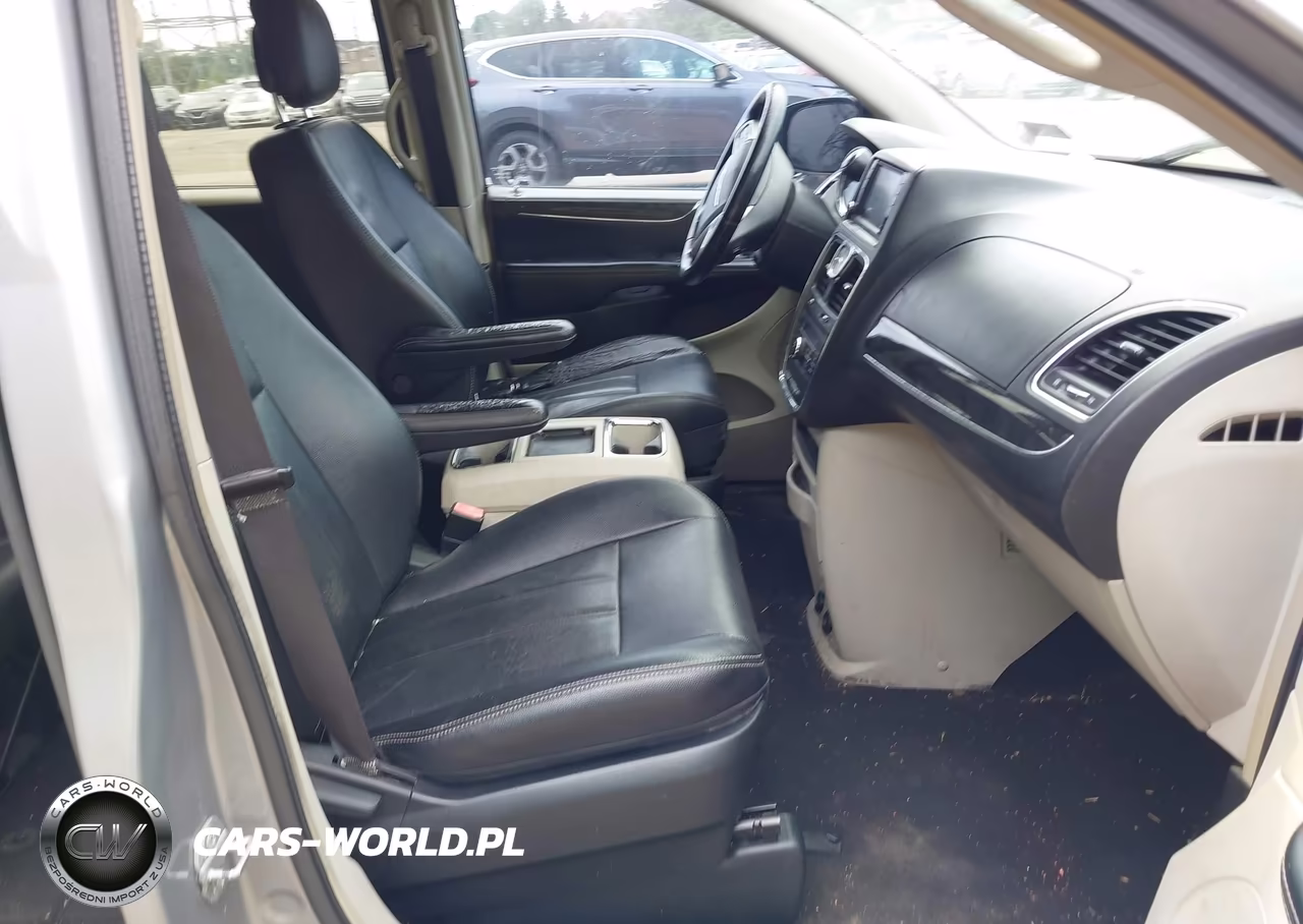 2015 Chrysler Town & Country Touring VIN:2C4RC1BG1FR588147 - 5
