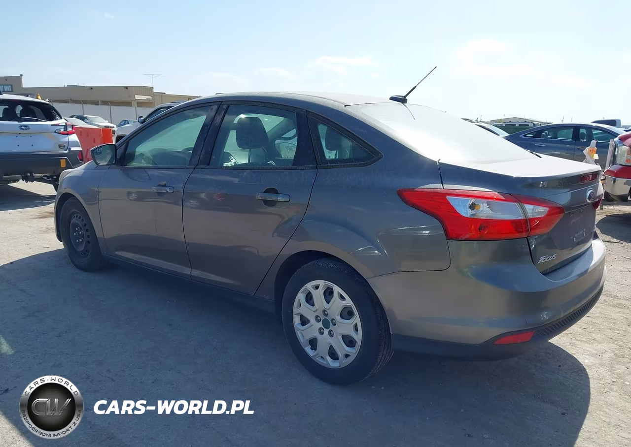 2012 Ford Focus Se VIN:1FAHP3F22CL217356 - 3