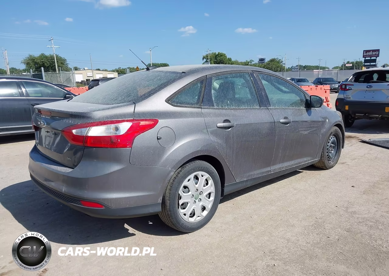 2012 Ford Focus Se VIN:1FAHP3F22CL217356 - 4