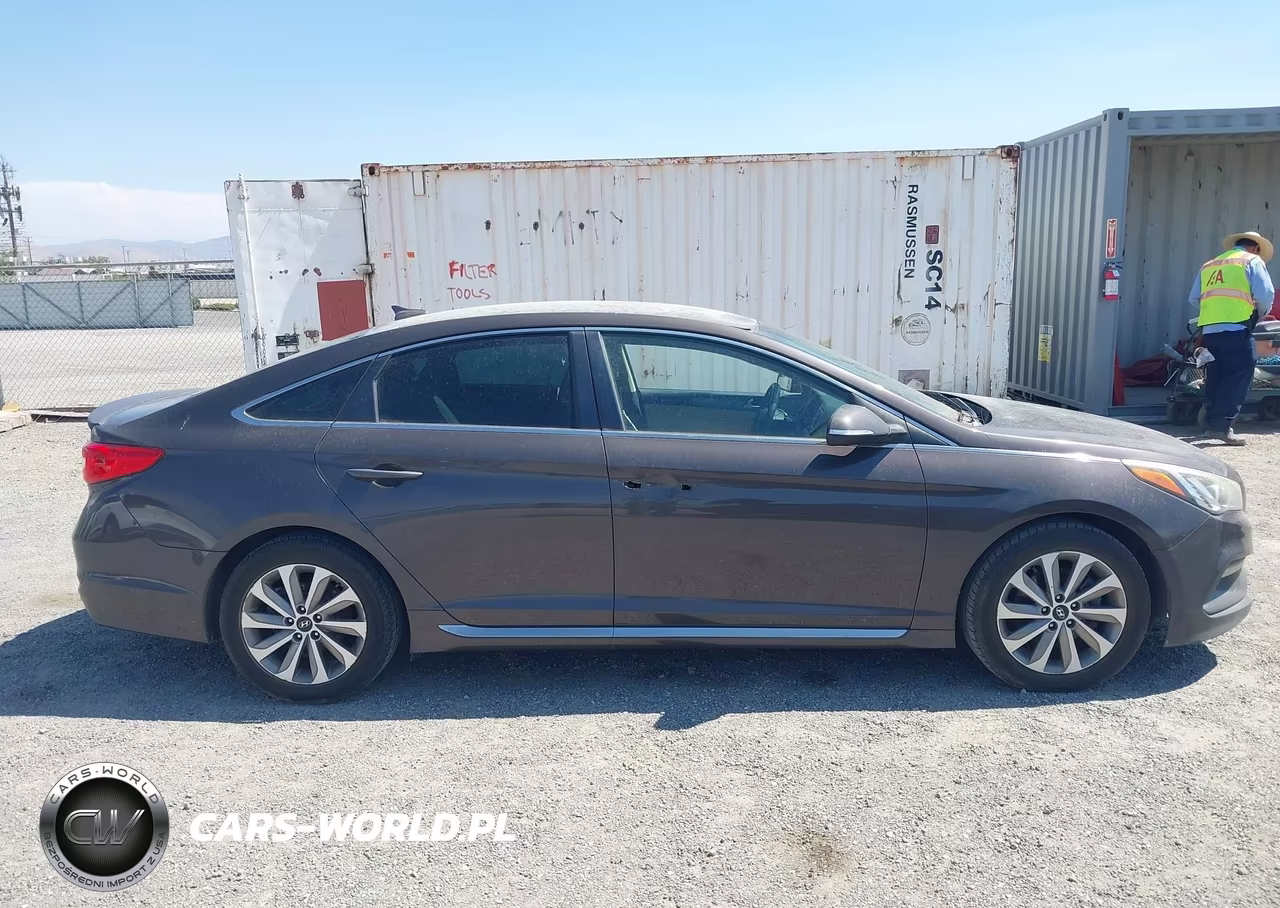 2015 Hyundai Sonata Sport VIN:5NPE34AFXFH102621 - 13