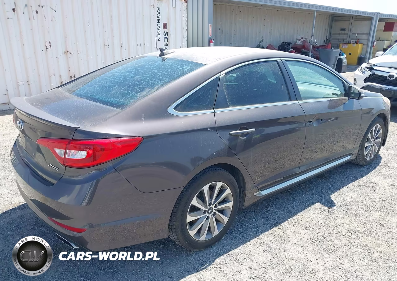 2015 Hyundai Sonata Sport VIN:5NPE34AFXFH102621 - 4