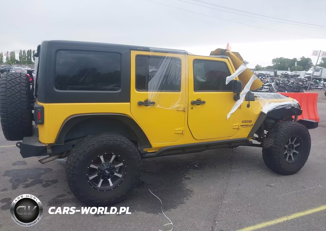 2015 Jeep Wrangler Unlimited Sport VIN:1C4BJWDGXFL592109 - 14