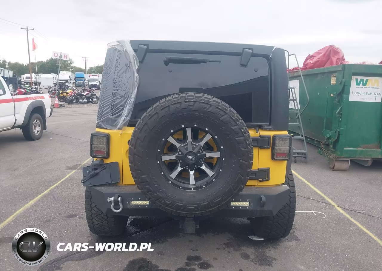 2015 Jeep Wrangler Unlimited Sport VIN:1C4BJWDGXFL592109 - 17