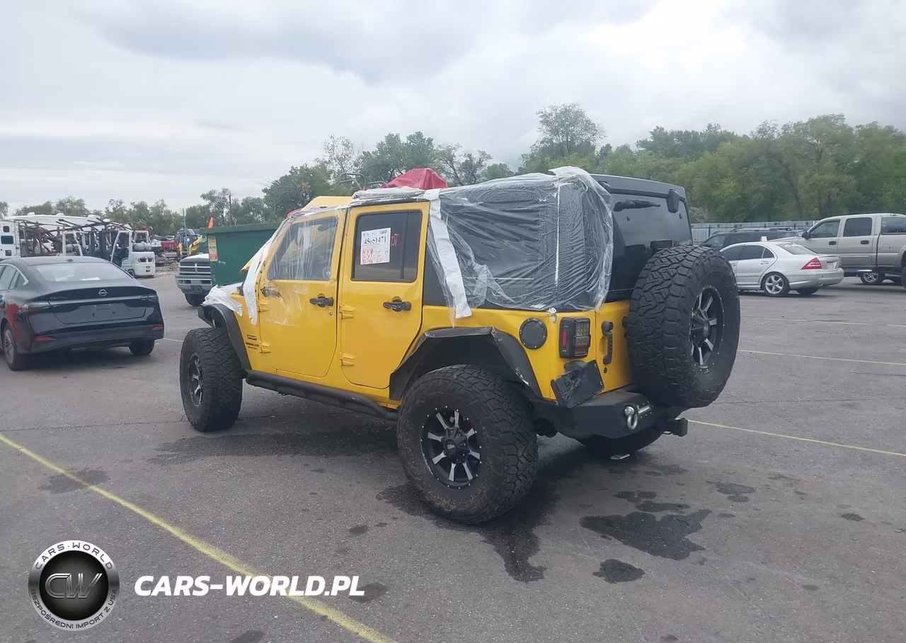 2015 Jeep Wrangler Unlimited Sport VIN:1C4BJWDGXFL592109 - 3