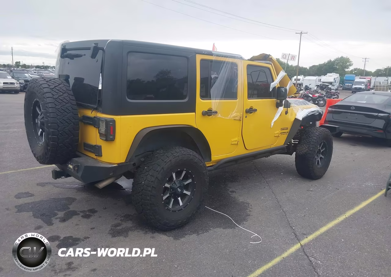 2015 Jeep Wrangler Unlimited Sport VIN:1C4BJWDGXFL592109 - 4