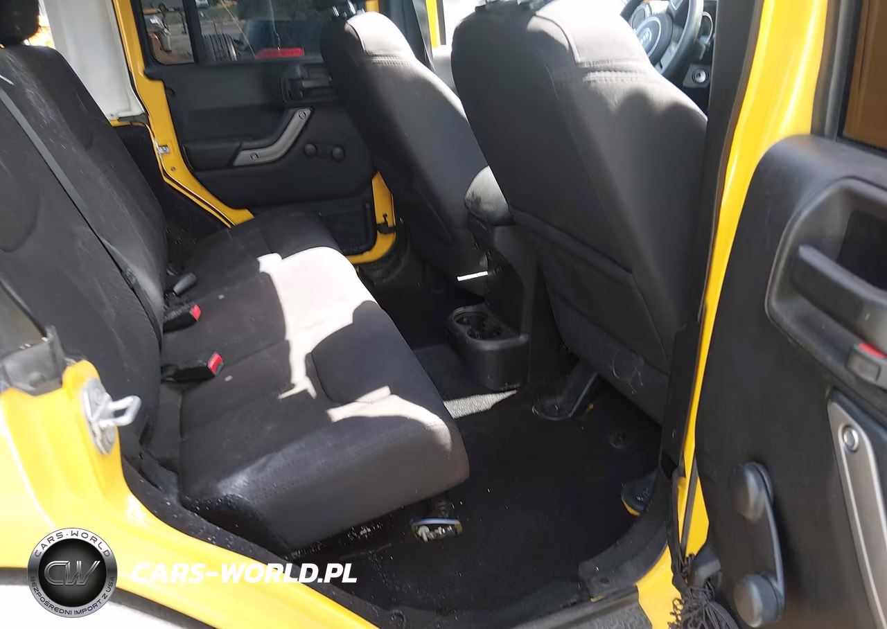 2015 Jeep Wrangler Unlimited Sport VIN:1C4BJWDGXFL592109 - 8