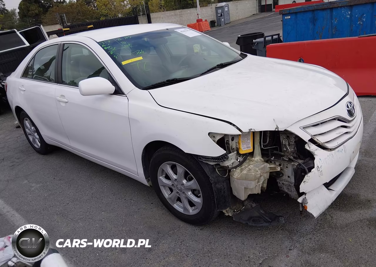 2011 Toyota Camry Le – zdjęcie 1 z 16