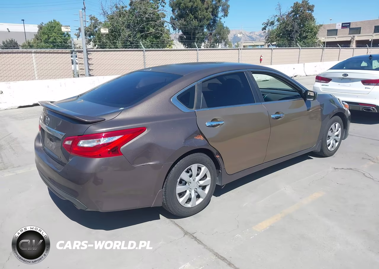 2016 Nissan Altima 2.5 S VIN:1N4AL3AP8GC130082 - 4