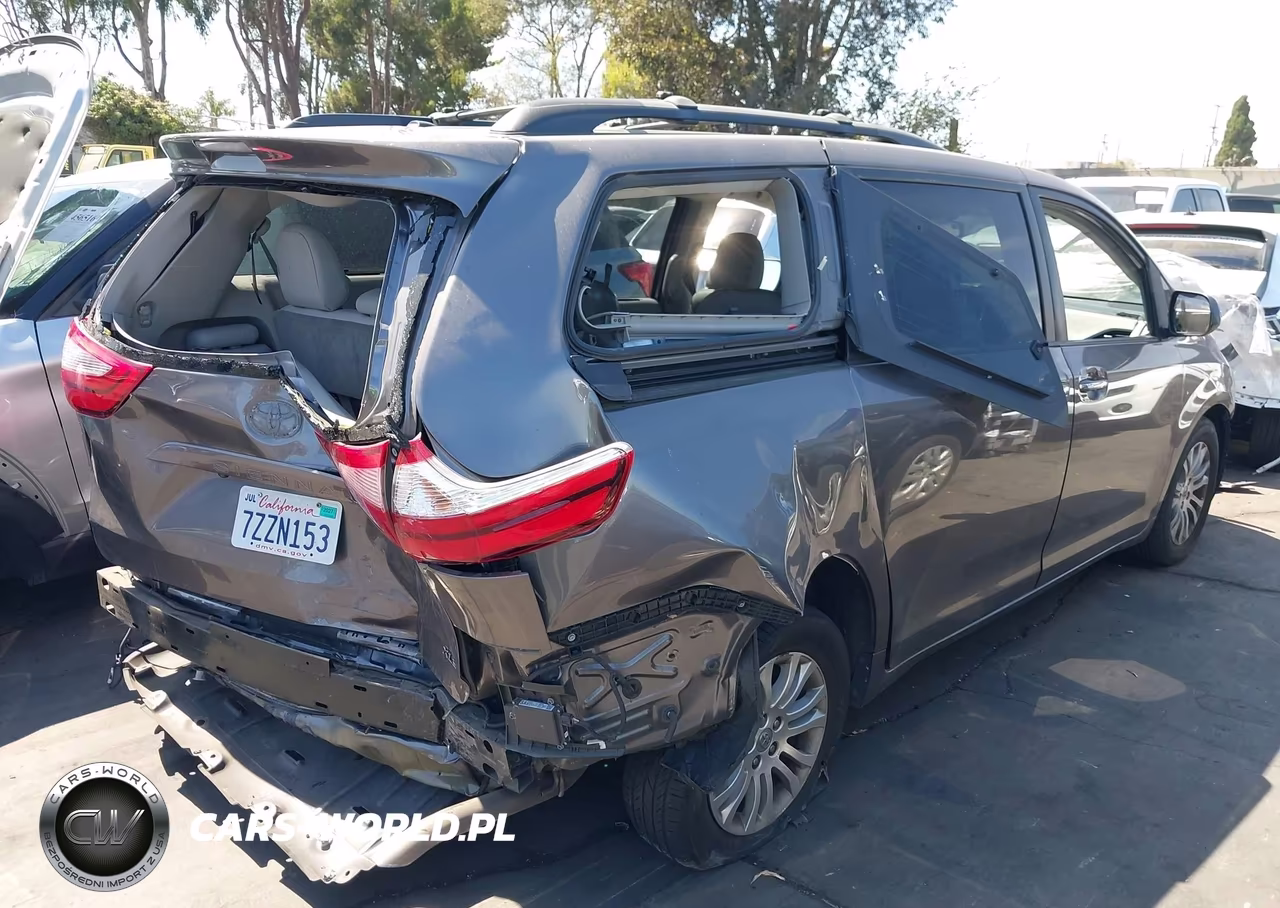 2017 Toyota Sienna Xle Premium 8 Passenger VIN:5TDYZ3DC4HS852830 - 4