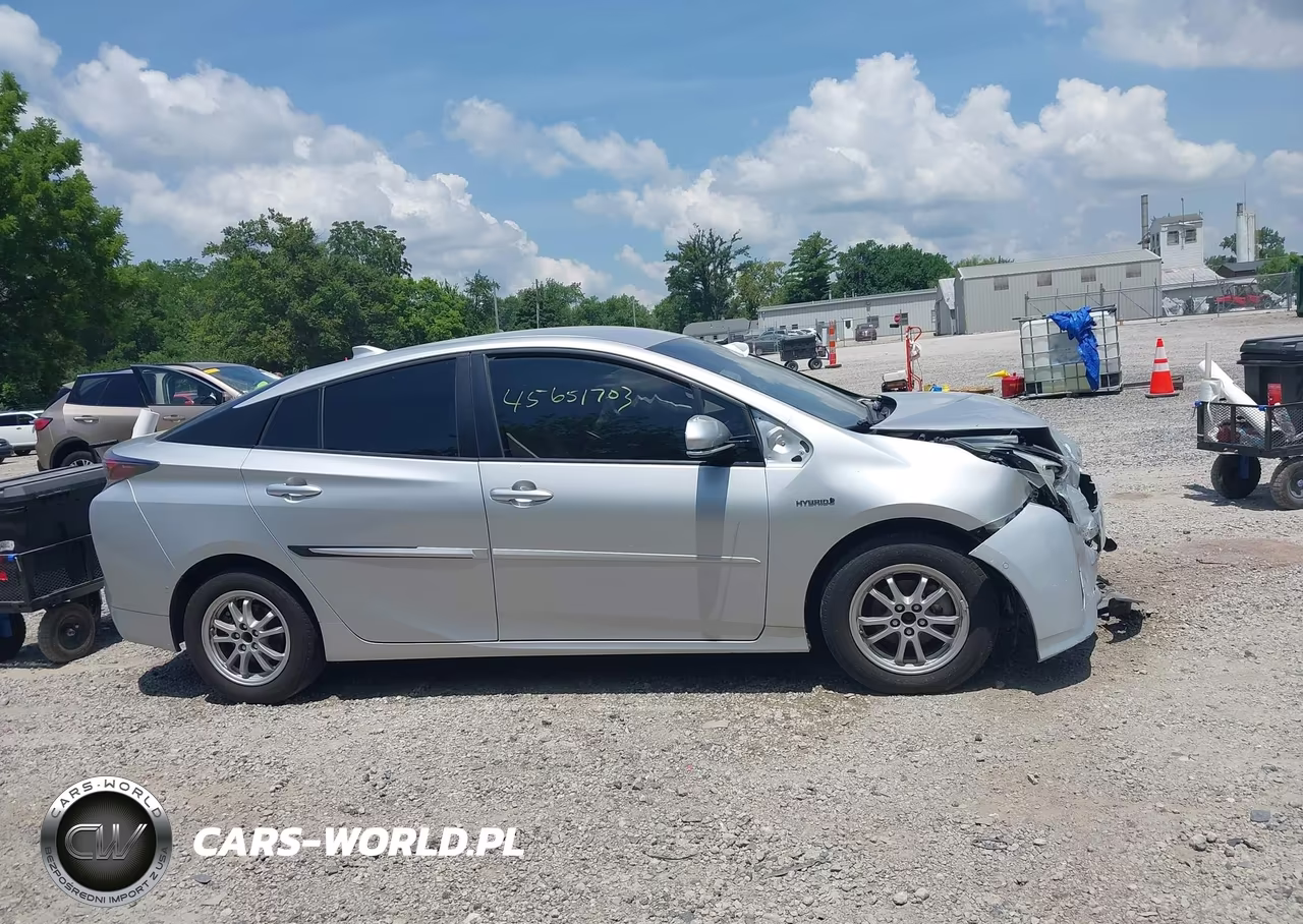 2018 Toyota Prius Two VIN:JTDKBRFU6J3604802 - 13