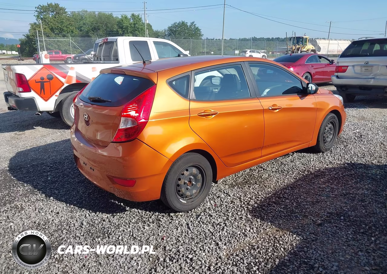 2015 Hyundai Accent Gs VIN:KMHCT5AE2FU220944 - 4