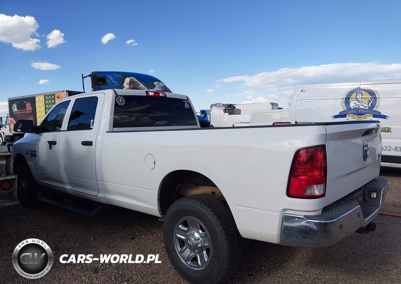 2018 Ram 2500 Tradesman 4X4 8' Box VIN:3C6UR5HL8JG237682 - 14