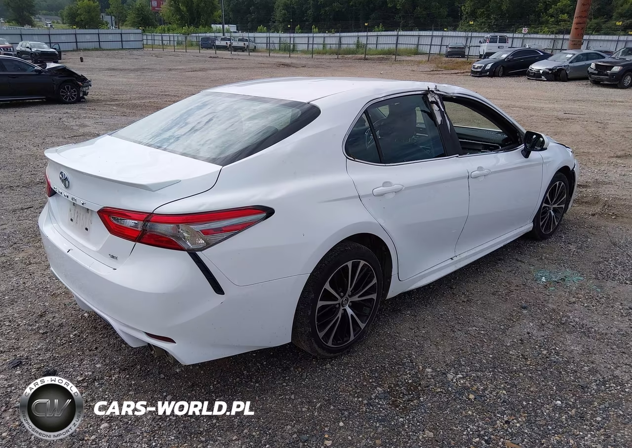 2018 Toyota Camry Se VIN:4T1B11HKXJU105300 - 4