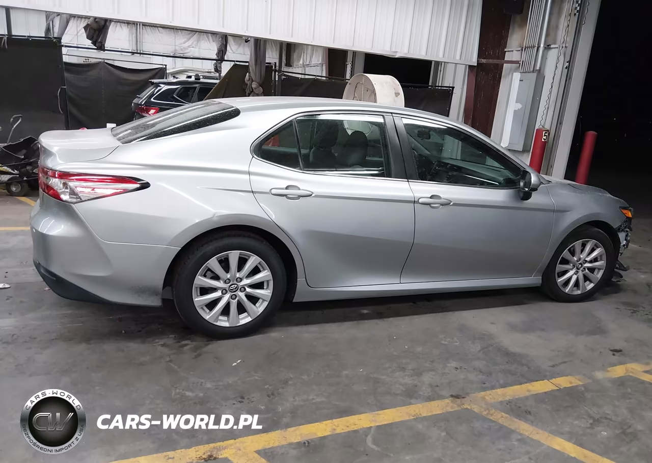 2018 Toyota Camry Le VIN:4T1B11HK0JU628521 - 14