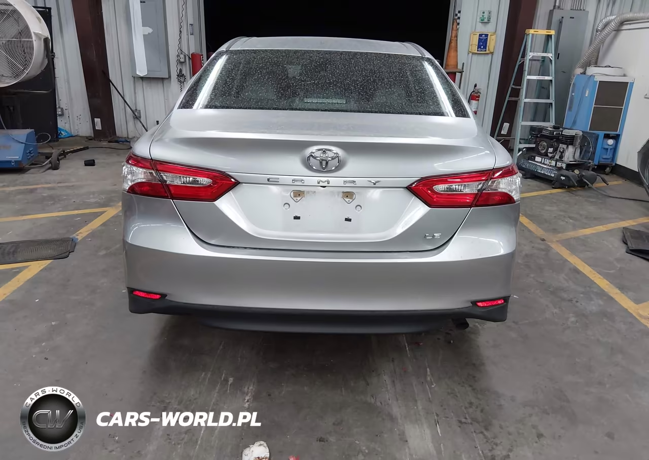 2018 Toyota Camry Le VIN:4T1B11HK0JU628521 - 17