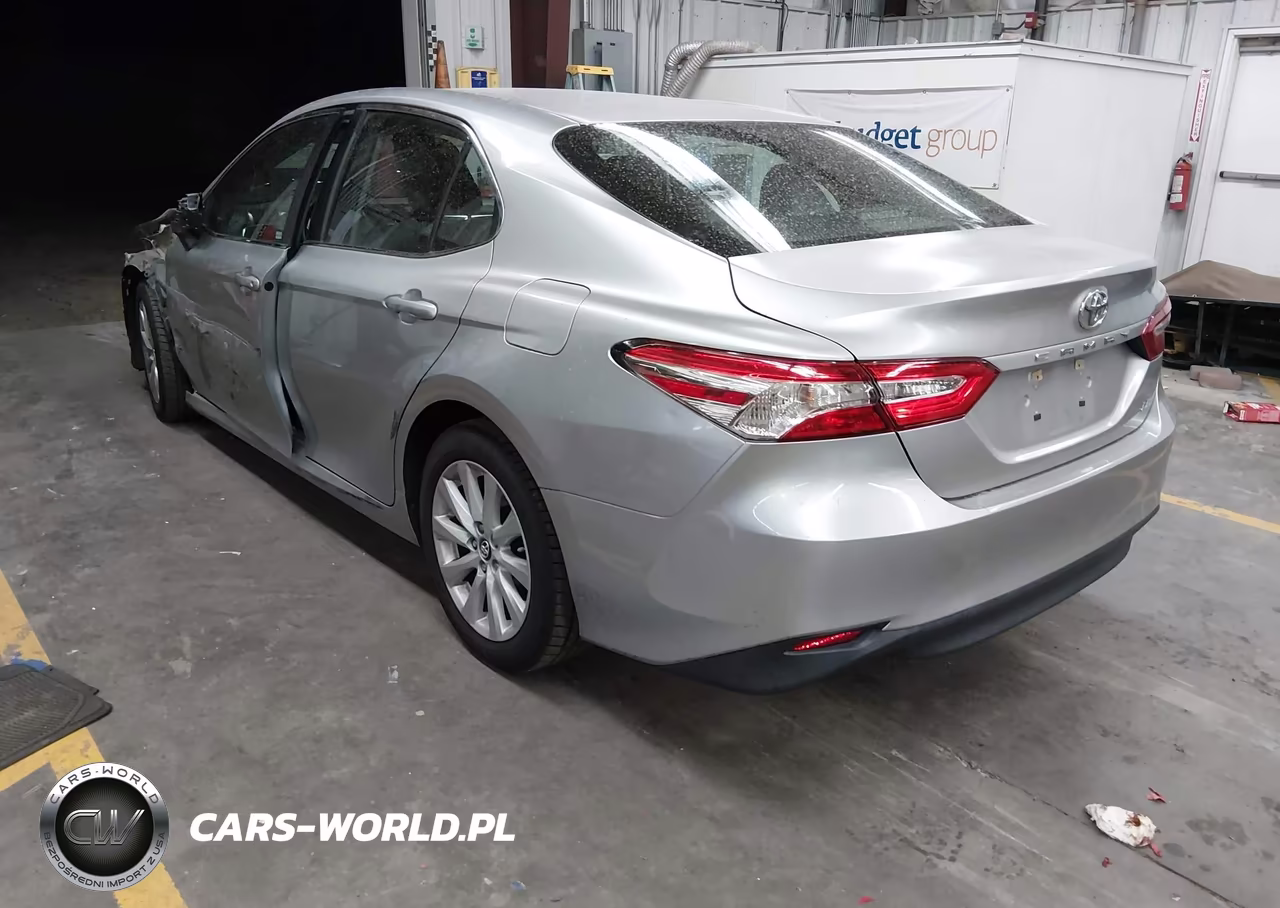 2018 Toyota Camry Le VIN:4T1B11HK0JU628521 - 3