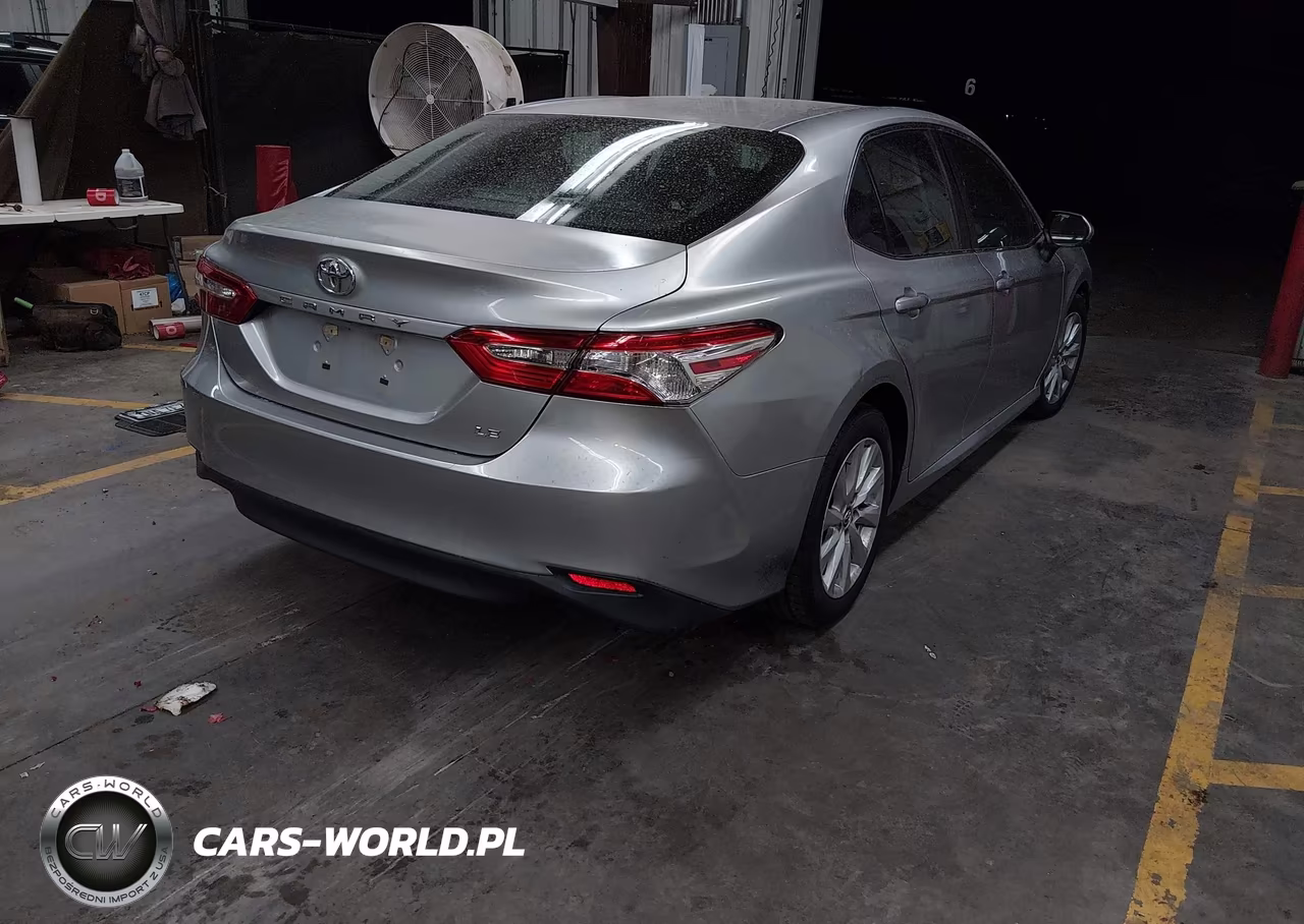 2018 Toyota Camry Le VIN:4T1B11HK0JU628521 - 4