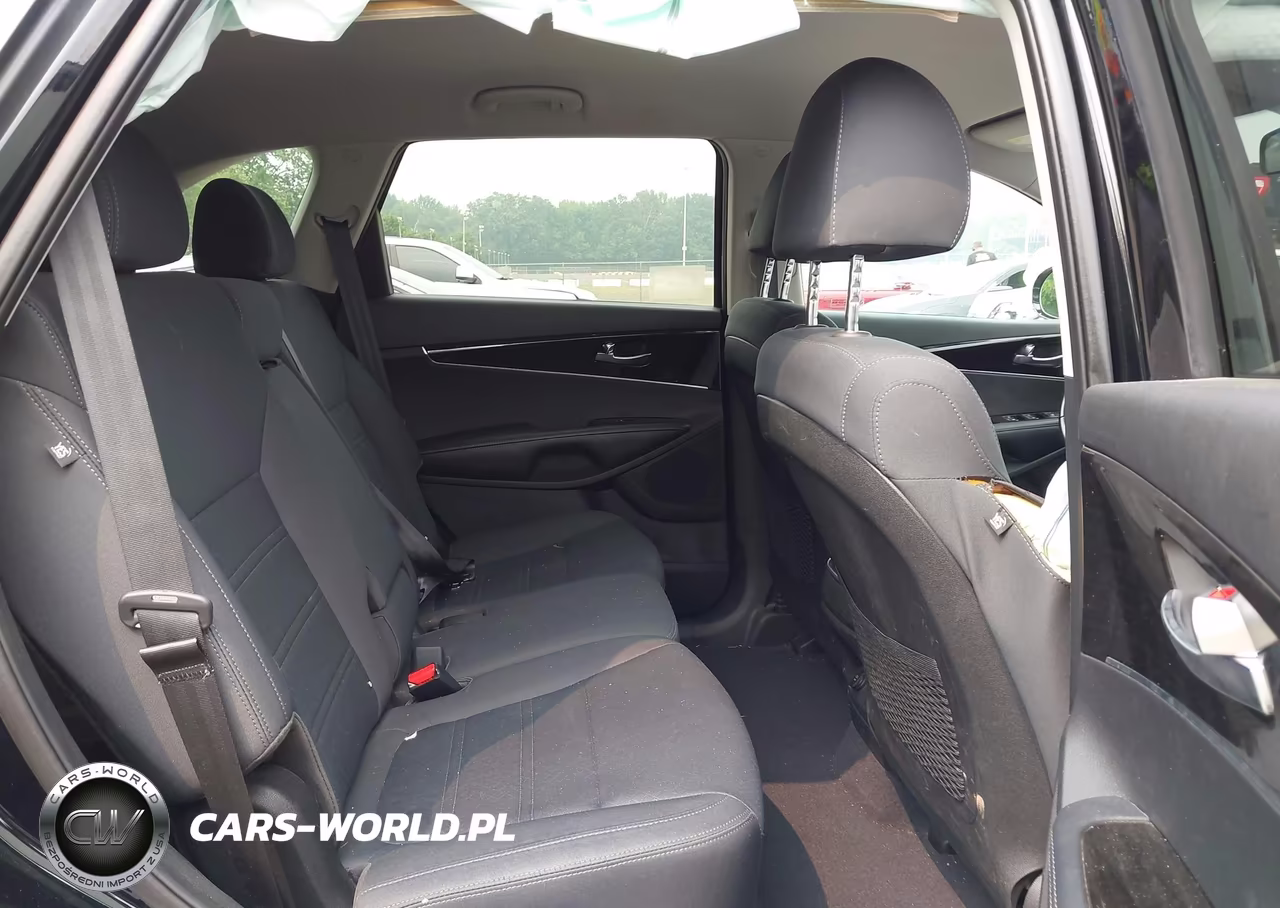 2019 Kia Sorento 3.3L S VIN:5XYPGDA51KG587737 - 8