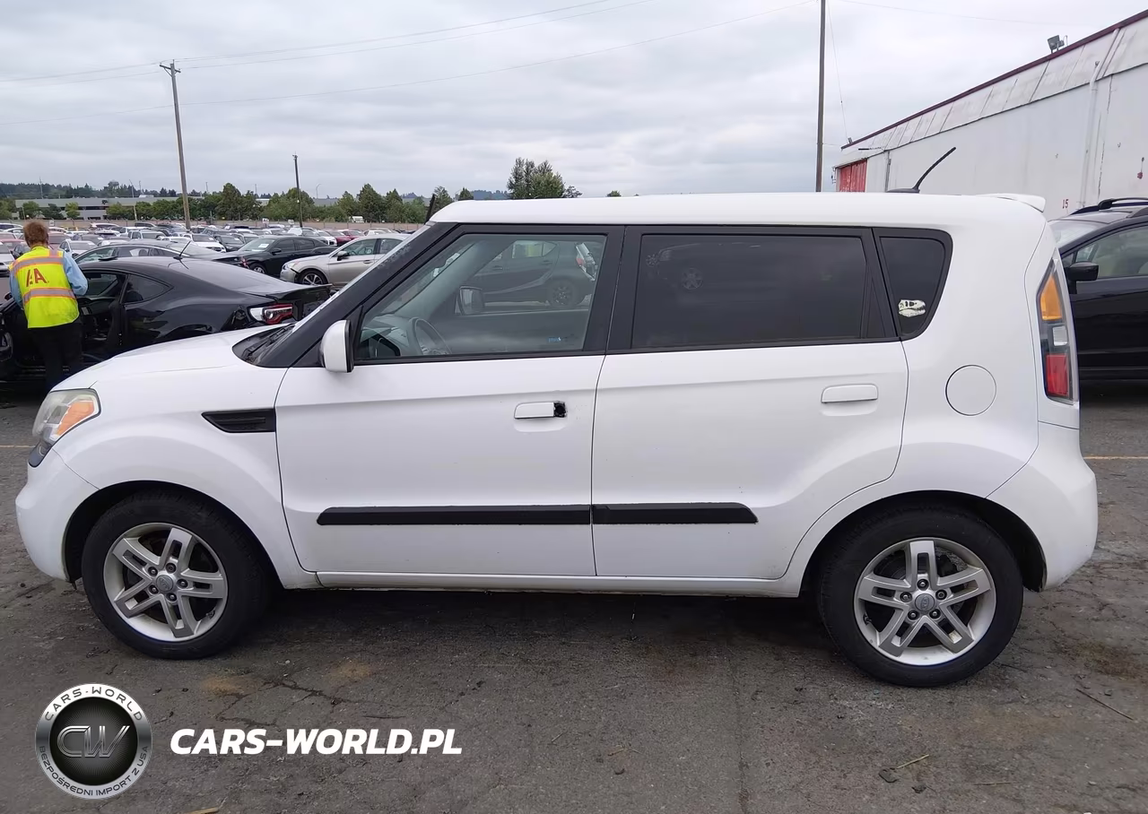 2010 Kia Soul + VIN:KNDJT2A2XA7179454 - 14