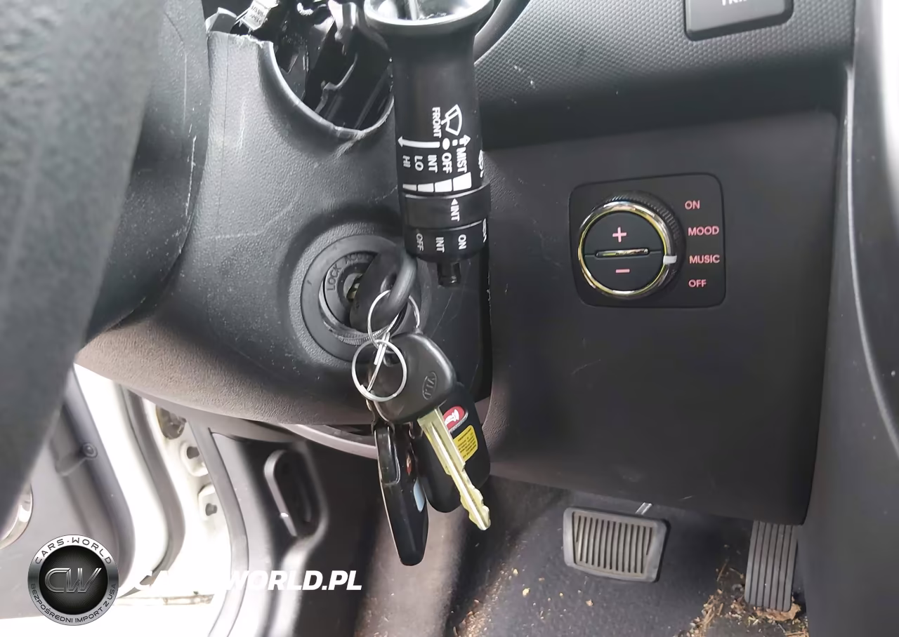 2010 Kia Soul + VIN:KNDJT2A2XA7179454 - 6