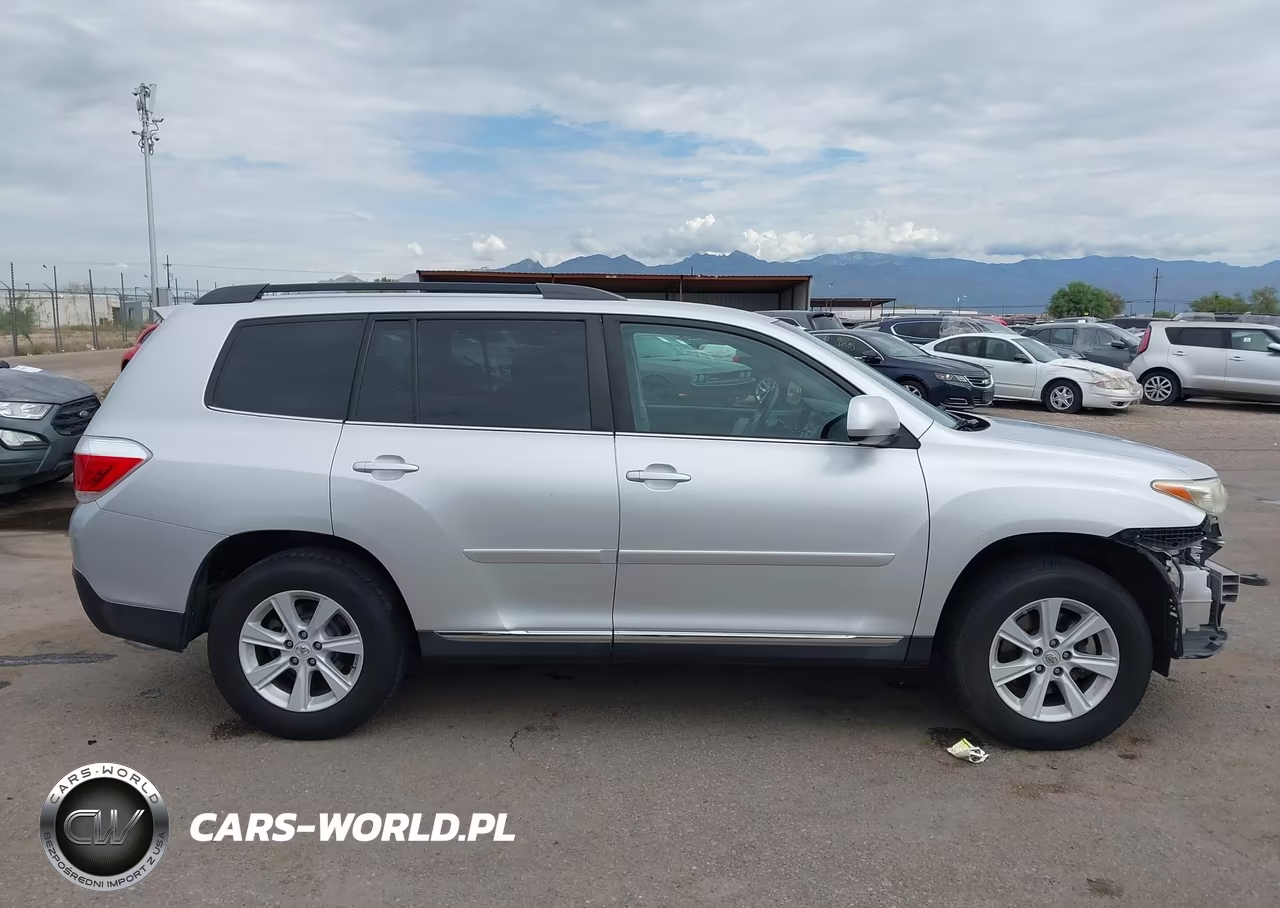 2013 Toyota Highlander Base Plus V6 VIN:5TDBK3EH0DS202472 - 13