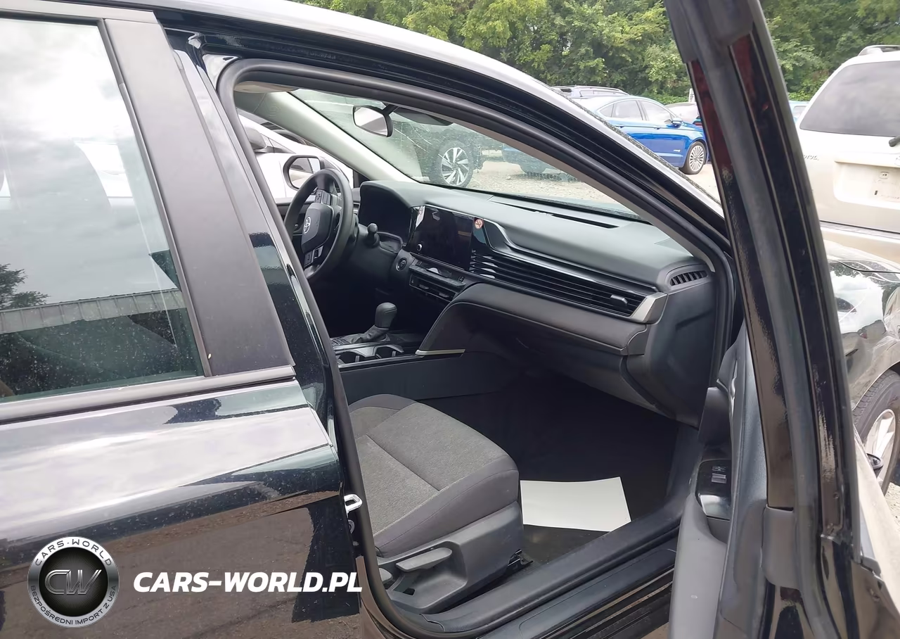2025 Toyota Camry Le VIN:4T1DAACK5SU526326 - 5