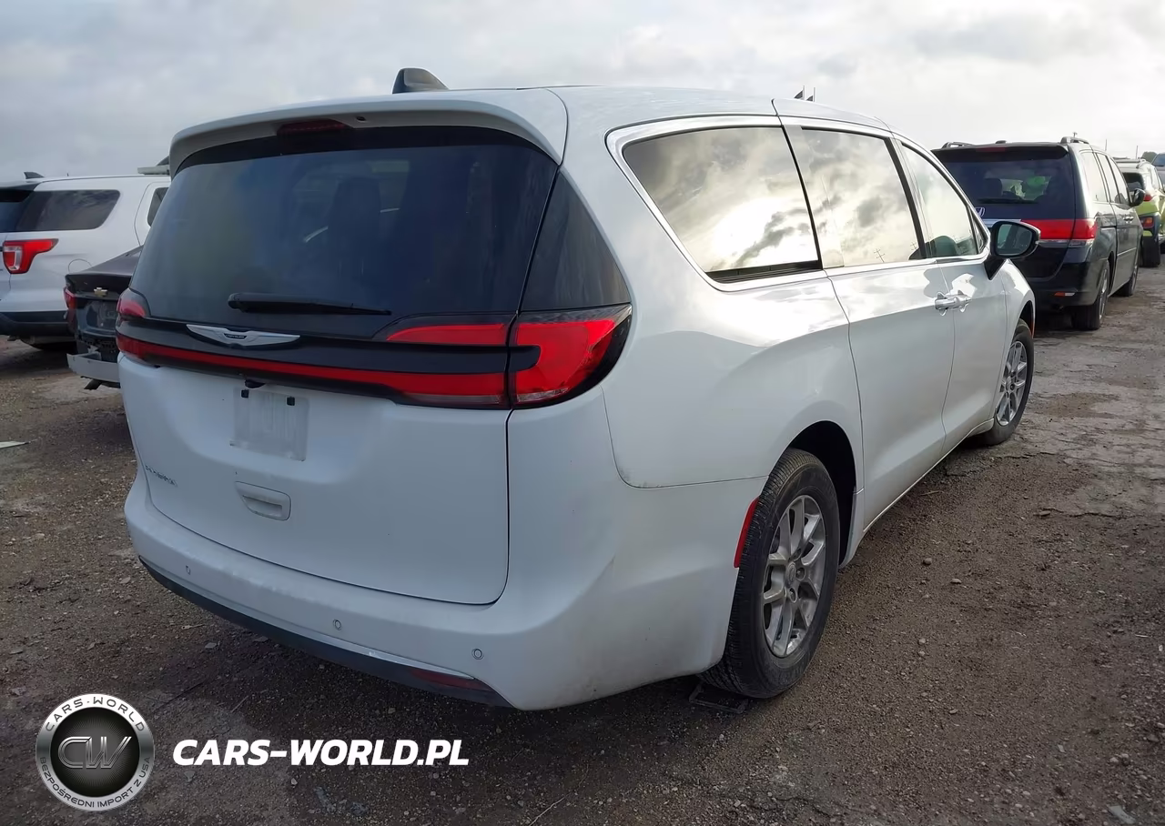 2026 Chrysler Pacifica Select VIN:2C4RC1BG8TR190171 - 4