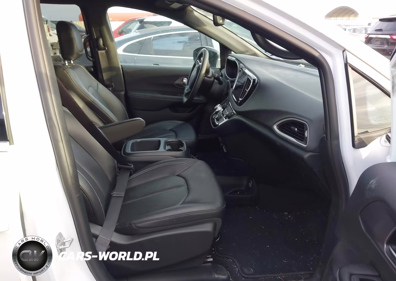 2026 Chrysler Pacifica Select VIN:2C4RC1BG8TR190171 - 5