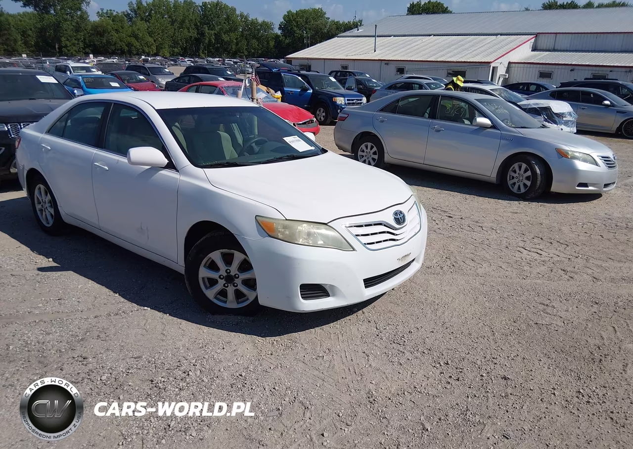2011 Toyota Camry Le – zdjęcie 1 z 13