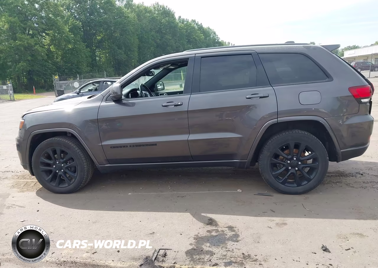 2020 Jeep Grand Cherokee Altitude 4X4 VIN:1C4RJFAG4LC409477 - 14