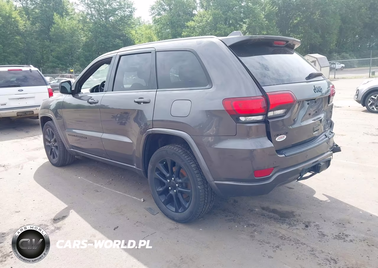 2020 Jeep Grand Cherokee Altitude 4X4 VIN:1C4RJFAG4LC409477 - 3